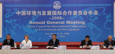 Chinese Vice Premier Li Keqiang (C) attends the annual general meeting of China Council for International Cooperation on Environment and Development in Beijing, capital of China, Nov. 12, 2008. (Xinhua/Huang Jingwen) 