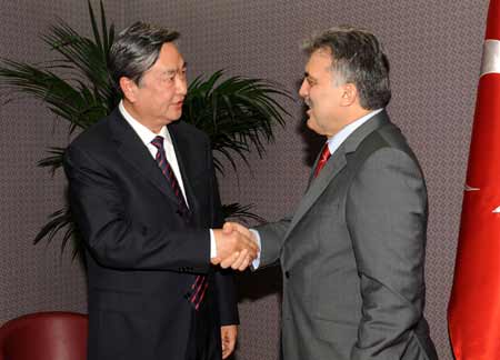 Turkish President Abdullah Gul (R) meets with Li Congjun, president of Xinhua News Agency, in Ankara, capital of Turkey, Nov. 12, 2008. 