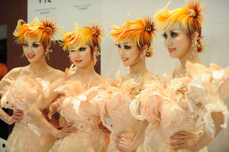 Models display new hairstyles by Hong Kong hairstylists during the 13th Cosmoprof Asia at the Hong Kong Convention and Exhibition Center in Hong Kong, south China, Nov. 12, 2008.