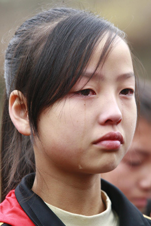 A girl who survived the May 12 earthquake grieves for her classmates and teachers who died in Wenchuan Earthquake in the Donghekou Earthquake Relics Park in Qingchuan county of southwest China's Sichuan Province, Nov. 12, 2008. Donghekou Earthquake Relics Park, the first memorial park of Wenchuan Earthquake, opend to the public on Wednesday. [Xinhua photo]