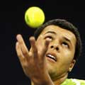 Tsonga ends Djokovic's winning streak in Masters Cup