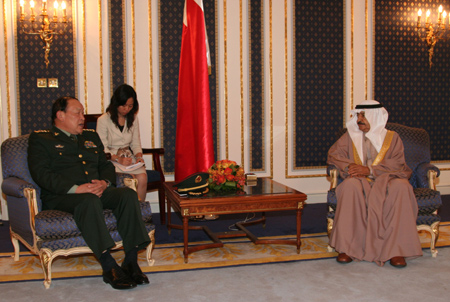 Bahraini Prime Minister Sheikh Khalifa bin Sulman al-Khalifa (1st, R) meets with visiting Chinese Defense Minister Liang Guanglie (1st, L) in Manama, capital of Bahrain, on Nov. 13, 2008. (Xinhua/Li Zhen)