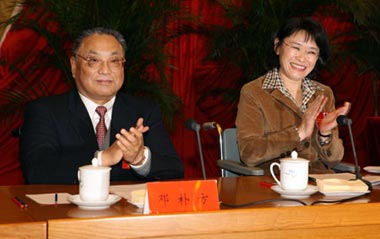 New chairperson of the China Disabled Persons' Federation (CDPF) Zhang Haidi (R) and her predecessor Deng Pufang attend the closing ceremony of the fifth national congress of the China Disabled Persons' Federation (CDPF) in Beijing, capital of China, Nov. 13, 2008.