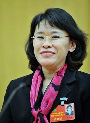 Zhang Haidi, the new chairperson of the China Disabled Persons' Federation (CDPF), delivers a speech during the closing session of the fifth national congress of the CDPF in Beijing, November 13, 2008. Zhang was elected as new chairperson of the CDPF on Thursday's session and former chairperson Deng Pufang would serve as the CDPF's honorable chairman. Writer and translator Zhang has long been known as a national role model for her tenacity. [Asianewsphoto] 