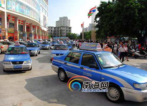 Sanya's cab strike in in fifth day, drivers rally at gov't office