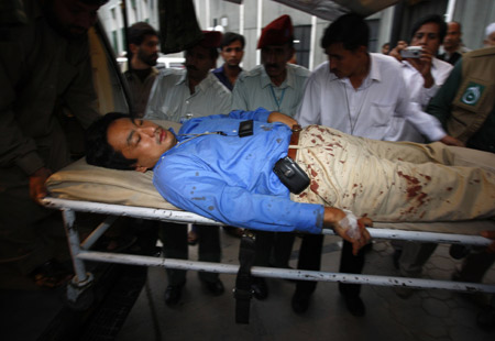 A wounded Japanese journalist is carried into a hospital in Islamabad November 14, 2008. A Japanese journalist and an Afghan colleague were shot and wounded on Friday in Peshawar, in the latest of a series of attacks on foreigners in the northwest Pakistani city, police said. 