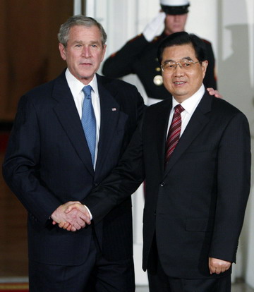 US President George W. Bush (L) poses with Chinese President Hu Jintao upon arrival at the North Portico of the White House before a dinner for the participants in the G20 Summit on Financial Markets and the World Economy in Washington, November 14, 2008. 