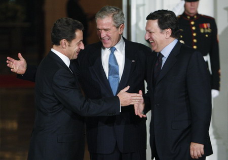 France's President Nicolas Sarkozy (L) and US President George W. Bush (C) greet European Commission President Jose Manuel Barroso upon arrival at the North Portico of the White House before a dinner for the participants in the G20 Summit on Financial Markets and the World Economy in Washington November 14, 2008. 