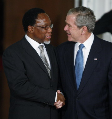 US President George W. Bush (R) greets South Africa's President Kgalema Motlanthe upon arrival at the North Portico of the White House before a dinner for the participants in the G20 Summit on Financial Markets and the World Economy in Washington November 14, 2008. 