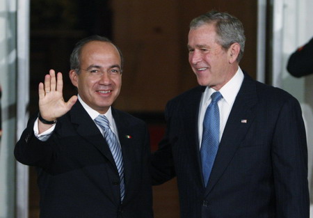 US President George W. Bush greets Mexico's President Felipe Calderon upon arrival at the North Portico of the White House before a dinner for the participants in the G20 Summit on Financial Markets and the World Economy in Washington November 14, 2008. 