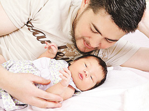 Thomas Beatie, better known as the Pregnant Man, shows off his newborn baby girl in a photo published in People magazine three weeks after the labor. 