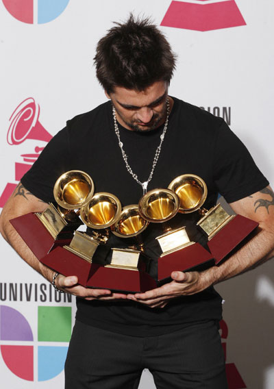 Colombian singer Juanes poses with the five Latin Grammy Awards he won for Record of the Year, Song of the Year, Album of the Year, Best Male Pop Vocal Album and Best Short Form Music video at the 9th annual Latin Grammy Awards in Houston, Texas November 13, 2008.