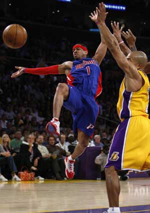 Detroit Pistons' Allen Iverson (L) is fouled by Los Angeles Lakers' Derek Fisher as he goes up to shoot during their NBA basketball game in Los Angeles November 14, 2008.