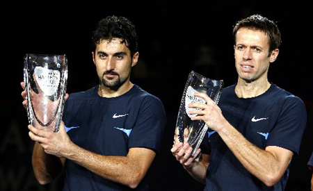Canadian Daniel Nestor (R) and Nenad Zimonjic of Serbia celebrate with their trophies during the awarding ceremony for the final of men's doubles at Tennis Masters Cup Shanghai, 2008, in Shanghai, Nov. 16, 2008. [Xinhua] 