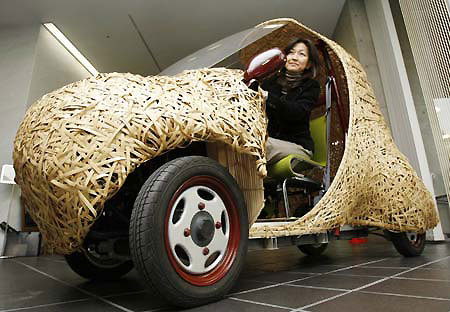 'Bamgoo', an electric car with a body made out of bamboo, is displayed in Kyoto, western Japan November 14, 2008. The sixty-kilogram single-seater ecologically friendly concept car, which measures 270 centimeters in length, 130 centimeters in width and 165 centimeters in height, is developed by Kyoto University Venture Business Laboratory, featuring bamboo articles in the Kyoto area. The car can run for 50 kilometers on a single charge. [Photo: China Daily/Agencies] 