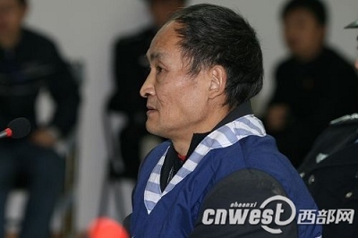 Zhou Zhenglong, who was accused and found guilty of faking photographs of a critically-endangered tiger species in the wild, stands second trial Monday, Nov 17, 2008 in northwest China's Shaanxi Province. [Photo: cnwest.com] 