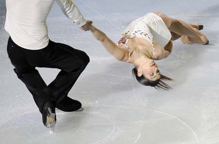 France's figure skaters Adeline Canac and Maximin Coia perform during the gala presentation at Bompard Trophy event at Bercy in Paris, November 16, 2008.[Agencies]