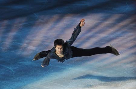 Canada's skater Patrick Chan performs during the gala presentation at Bompard Trophy event at Bercy in Paris, November 16, 2008.[Agencies]
