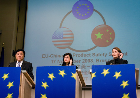 China's General Administration of Quality Supervision, Inspection and Quarantine (AQSIQ) Vice Minister Wei Chuanzhong, EU Consumer Affairs Commissioner Meglena Kuneva and U.S. Consumer Product Safety Commission Chairperson Nancy Nord (From L to R), hold joint press conference in Brussels, Belgium, Nov. 17, 2008. China, the European Union and the United States convened their first trilateral summit on product safety here Monday, vowing close cooperation on the issue. 