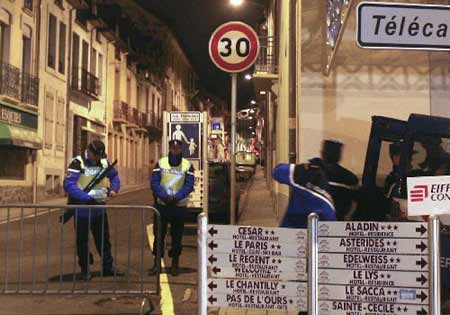 French gendarmes at the scene of the arrest of suspected Basque separatist rebel group ETA military chief Garikoitz Aspiazu Rubina, known as 'Txeroki' or 'Cherokee' in southwestern France, early November 17, 2008.