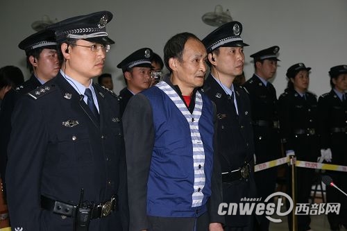 Zhou Zhenglong stands second trial on November 17, 2008 in northwest China's Shaanxi Province.