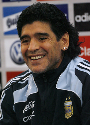 Argentina's soccer team head coach Diego Maradona smiles during a news conference in Glasgow, Scotland Nov. 18, 2008. [Xinhua/Reuters]