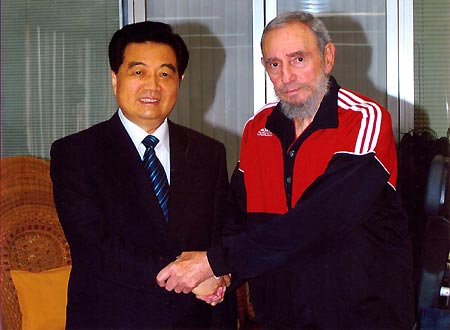 Chinese President Hu Jintao (L) visits Fidel Castro, first secretary of the Central Committee of the Communist Party of Cuba, in Havana, capital of Cuba, Nov. 18, 2008