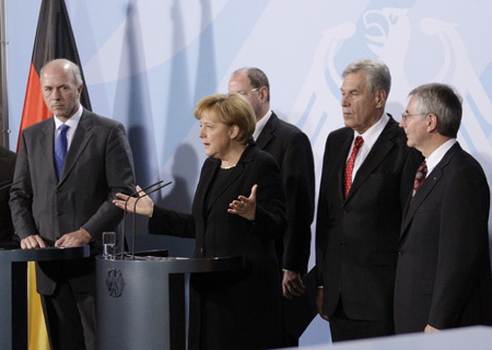 Klaus Franz, leader of the Opel works council, Carl-Peter Forster, CEO of General Motors Europe, German Finance Minister Peer Steinbrueck, German Chancellor Angela Merkel, German Economy and Technology Minister Michael Glos and Hans Demant (L-R), CEO of General Motors's German unit Opel address a news conference after talks in the Chancellery in Berlin November 17, 2008.