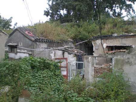 As can be seen from the electrical wires, these two dwellings in Qianmen are inhabited. According to COHRE: 'None of the communities studied would, as a whole, meet the UN-Habitat operational definition of a 'slum'…'