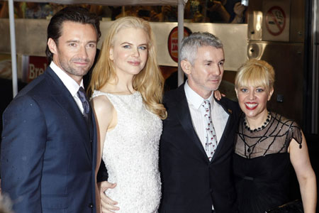 Actors Hugh Jackman (L) and Nicole Kidman (2nd L) pose on the red carpet in Sydney with director Baz Luhrmann (2nd R) and his wife Catherine Martin at the world premiere of their new film 'Australia', November 18, 2008.