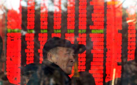 An investor looks at the electronic board in a stock exchange in Shanghai, east China, Nov. 19, 2008. The benchmark Shanghai Composite Index finished at 2,017 points, a gain of 6.05 percent.