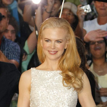 Actress Nicole Kidman poses on the red carpet at the world premiere of her new film 'Australia' in Sydney November 18, 2008.