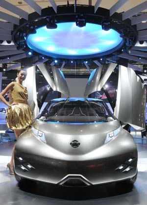 A model displays a Nissan concept car on the media day of the 6th Guangzhou International Auto Show in Guangzhou, capital of south China's Guangdong Province, Nov. 18, 2008. The 6th Guangzhou International Auto Show will be opened on Nov. 19. 