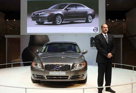 Volvo's S8OL is seen on the media day of the 6th Guangzhou International Auto Show in Guangzhou, capital of south China's Guangdong Province, Nov. 18, 2008. The 6th Guangzhou International Auto Show will be opened on Nov. 19. 