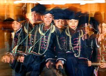 Within the Zhuang people is a group known as the Min. Its people are distinguished by their tradition of wearing black.