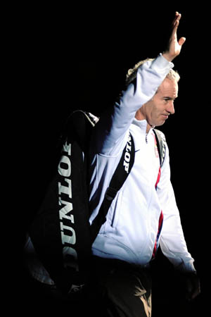 John McEnroe of the United States waves to the crowd while entering the court during the Venetian Macao Tennis Showdown in Macao, south China, Nov. 20, 2008. [Xinhua]