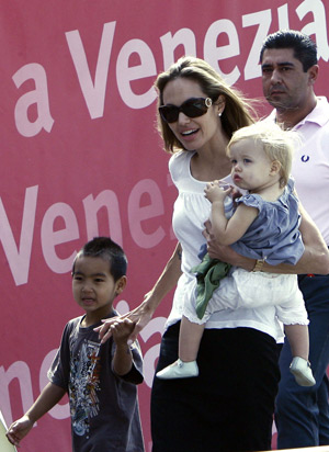 U.S. actress Angelina Jolie and her children Pax (L) and Shiloh arrive at the airport as they leave Venice September 3, 2007. 
