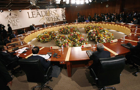 Leaders take their seats at the start of the first meeting of the Asia-Pacific Economic Cooperation (APEC) summit in Lima, November 22, 2008.[Agencies] 