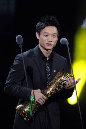 Yang Wei, Beijing Olympic gymnastics gold medalist, speaks after being awarded the best male athlete award during the 2008 China Top Ten Benefiting Laureus Sports For Good award ceremony in Beijing, Nov.21, 2008. 