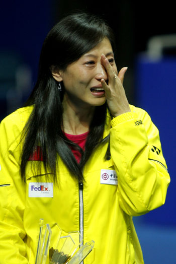 China's two-time Olympic champion Zhang Ning wipes tears from her face during a ceremony in honor of her retirement with five other teammates from the national badminton team on the sidelines of the China Open badminton event in Shanghai, November 23, 2008. The 33-year-old veteran, who won gold in Athens and Beijing, has become the coach of the national women's team. 