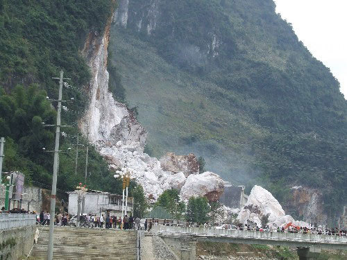 Five people were confirmed dead and one more remained missing after a landslide in south China's Guangxi Zhuang Autonomous Region on Sunday.