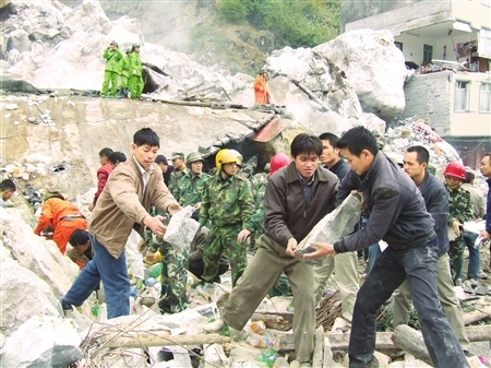 Five people were confirmed dead and one more remained missing after a landslide in south China's Guangxi Zhuang Autonomous Region on Sunday. 