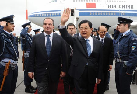 Chinese President Hu Jintao (R, front) is welcomed by Greek Prime Minister Costas Karamanlis upon his arrival in Athens, capital of Greece, on Nov. 24, 2008. Hu Jintao arrived in Athens Monday for a state visit. 