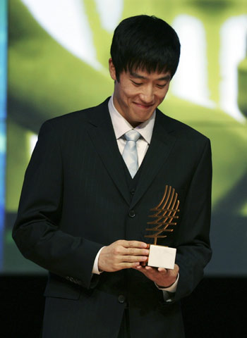 Liu Xiang of China holds his Performance of the Year Trophy for 2006 during the IAAF World Athletic Gala in Monte Carlo November 23, 2008. Liu Xiang received the award on Sunday as he was not able to attend the World Athletic Gala in 2006. 