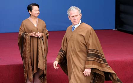 U.S. President George W. Bush (R) arrives for group photos of the 16th Economic Leaders' Meeting of the Asia-Pacific Economic Cooperation (APEC), in Lima, capital of Peru, Nov. 23, 2008.