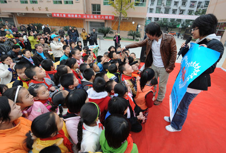 Chinese actress Yan Ni (1st R) and actor Huang Bo paly with kids at a child friendship home, part of the children's protection program to quake-hit Sichuan, in Jiangyou, southwest China's Sichuan Province Nov. 23, 2008. 