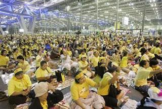 Anti-government protesters listen to the speech of a leader, unseen, during their protest at Suvarnabhumi international airport, Tuesday evening, Nov. 25, 2008 in Bangkok, Thailand.[Apichart Weerawong/AP Photo] 