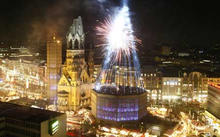 A general view shows an illuminated Christmas tree at the Christmas market during the opening ceremony at Gendarmenmarkt square in Berlin Nov. 24, 2008. 