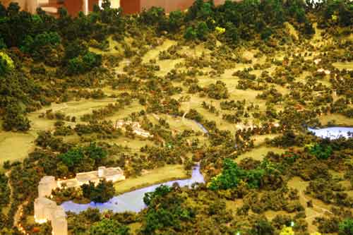 A scale model of the Donguan Mission Hills Golf Centre provides an impression of its size and spectacular setting. [China.org.cn]
