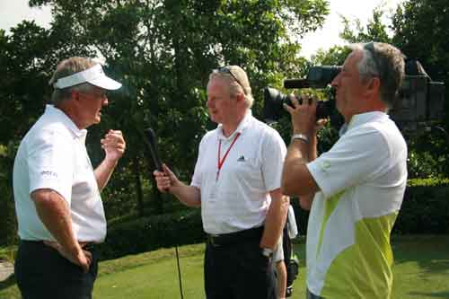 Scotland's senior representative is interviewed on the 12th tee by Dougie Donnelly, one of the country's best-known media personalities.[China.org.cn]
